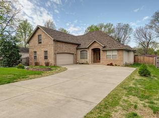 1941 S Holland Ave, Springfield, MO 65807