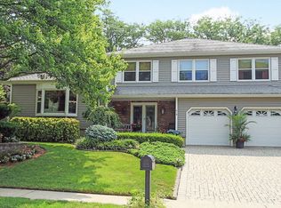419 Golf Course Dr, Leonia, NJ 07605