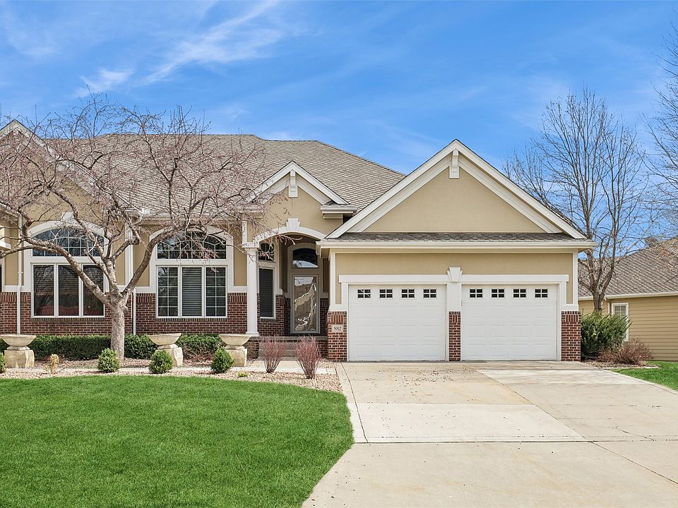 1st image of 882 Burr Oaks Dr