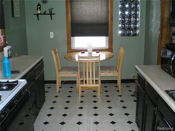 5th image of 24072 Lehigh St