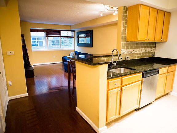 4th image of 880 N Pollard St APT 227