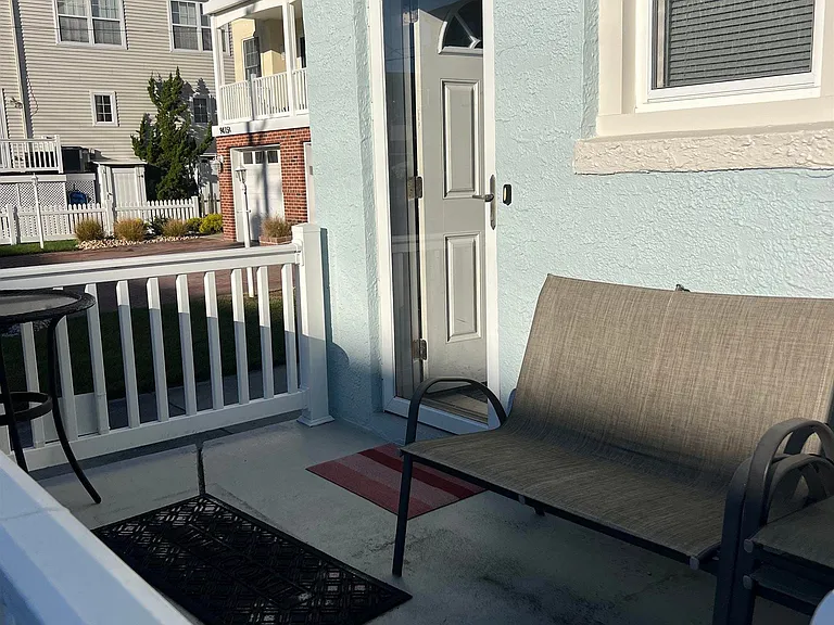 9411 Monmouth Ave #3 — Photo 2