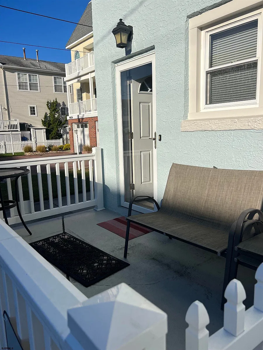 Building Photo - 9411 Monmouth Ave #3