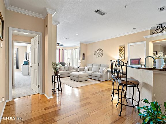 3rd image of 13810 SUTTON PARK Drive #823