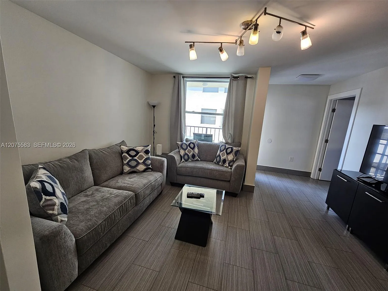 Waterview Condo Apts — Photo 4