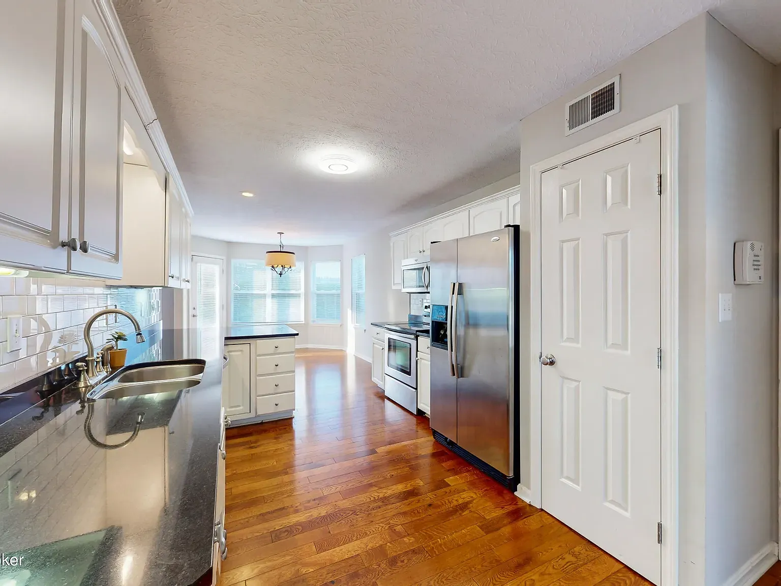 4 bed, 2.5 bath, 2477 sqft, $2,900 — Photo 2