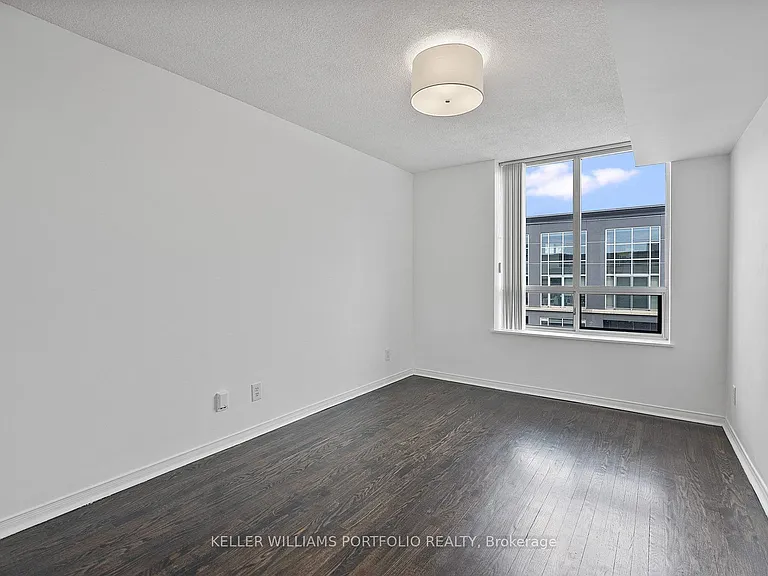 1829 Queen St E #408 — Photo 16