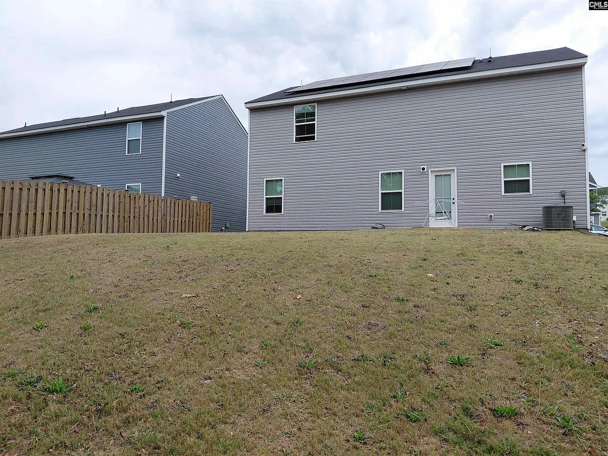 Building Photo - 329 Saskatoon Dr