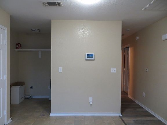 3rd image of 511 W Avenue C