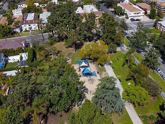 3rd image of 4901 Beverly Blvd #15