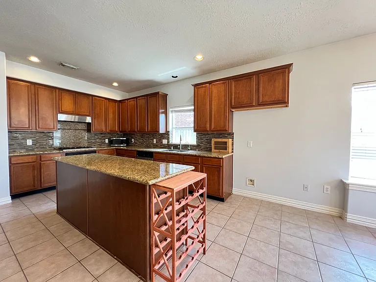 3518 Ellies Ln — Photo 8