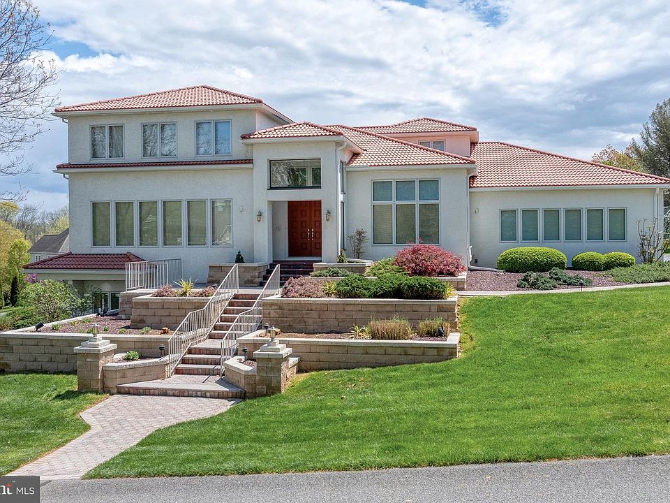 1st image of 23 Deerfield Rd