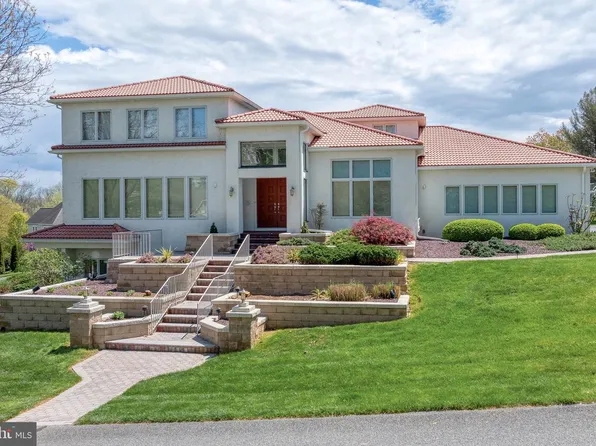 23 Deerfield Rd, Lancaster, PA 17603