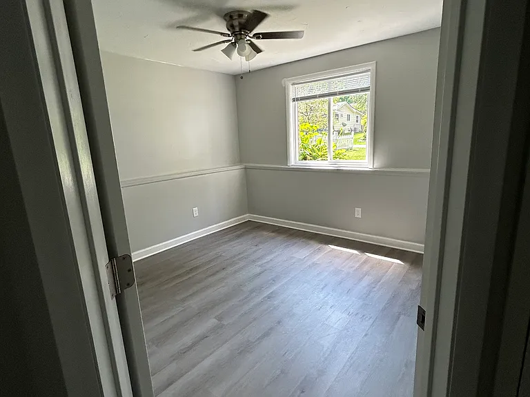 217 Glenmoor St — Photo 10
