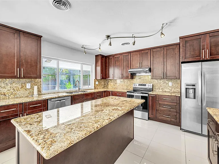 13100 SW 81st Ave — Photo 7