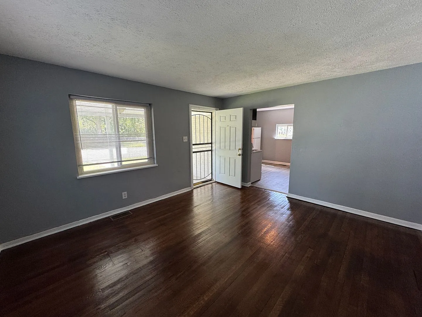 Fairgrounds 2 Bedrooms 1 Baths — Photo 4