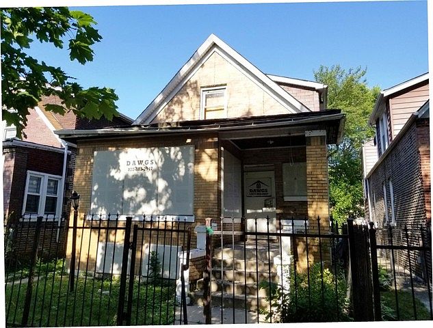 1st image of 906 N Karlov Ave