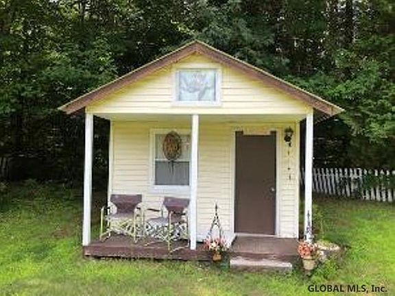 4th image of 16 Lincoln Ln