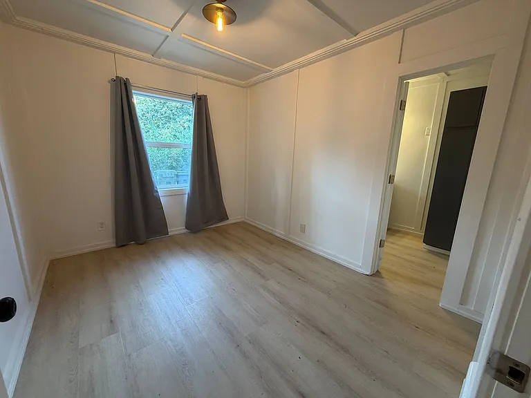 581-585 595 Highland Ave NE — Photo 6