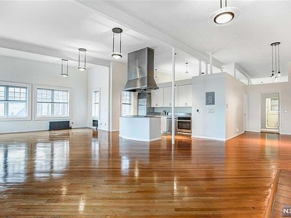 3rd image of 61 S Fullerton Ave APT 33