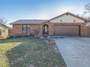 18603 E Hanthorn Dr, Independence, MO 64057