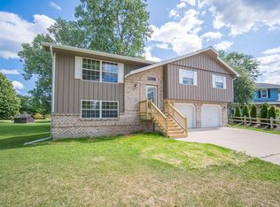 1139 N Glenwood Cir, West Bend, WI 53090