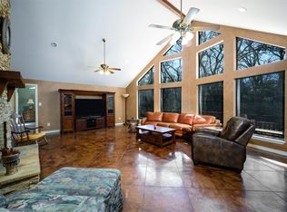 151 Green Mesa Ln, Holly Lake Ranch, TX 75765