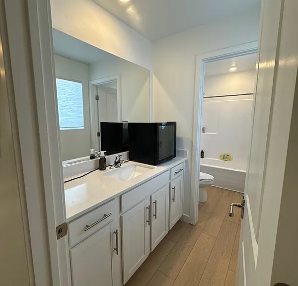 41 E Ferndell St — Photo 31