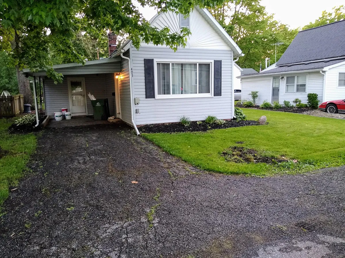 Photo 2 of 13 - 403 Linden St - Marysville, OH Building Photo - 403 Linden St
