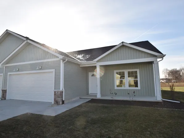 745 Blackstone Ct, Kouts, IN 46347