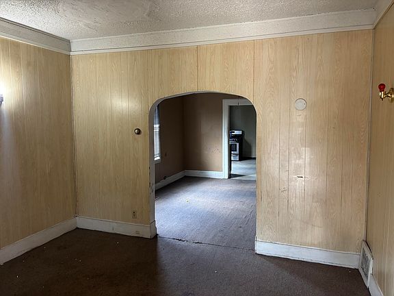 2nd image of 4856 Carey St