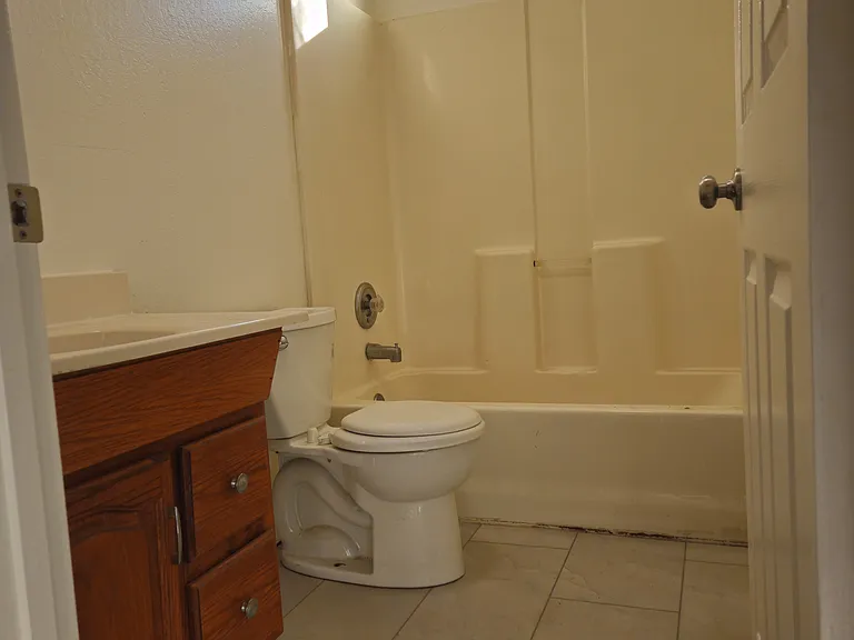 523 W 6th St #C — Photo 7