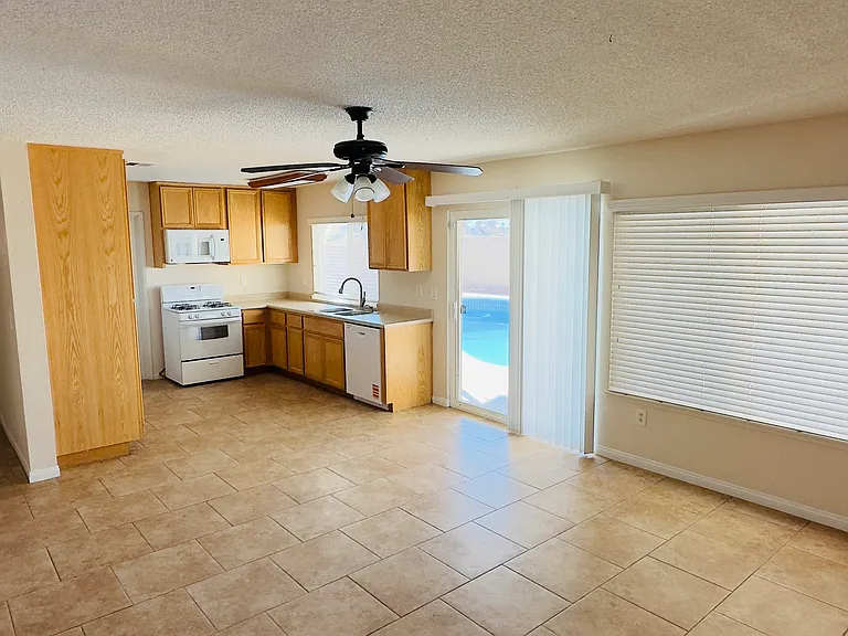 44035 Rodin Ave — Photo 6