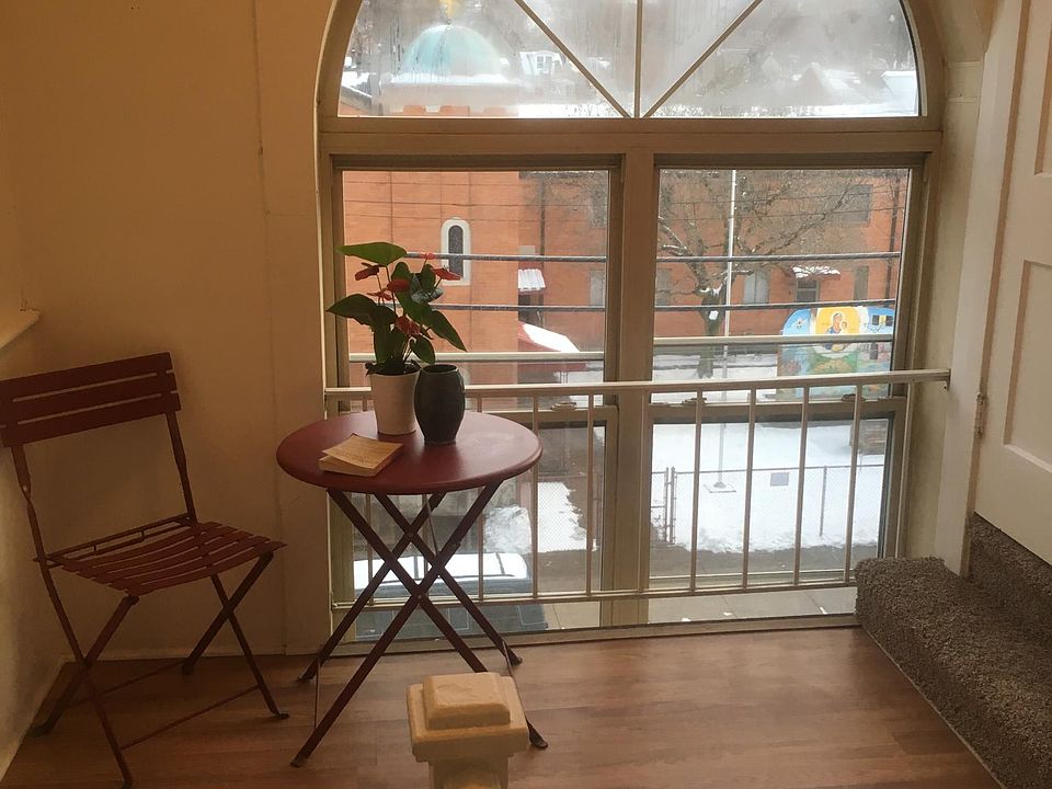 Reading Nook connecting the first and second level