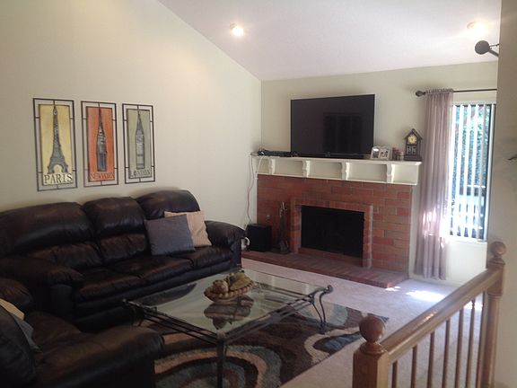 family room w/fireplace