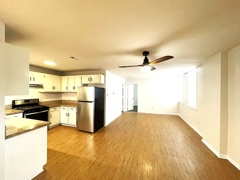 3227 S Aberdeen St #1M — Photo 2