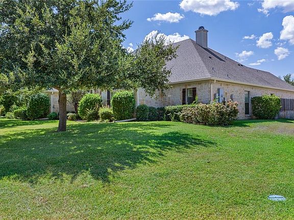 2nd image of 1108 Castle Bluff Cir