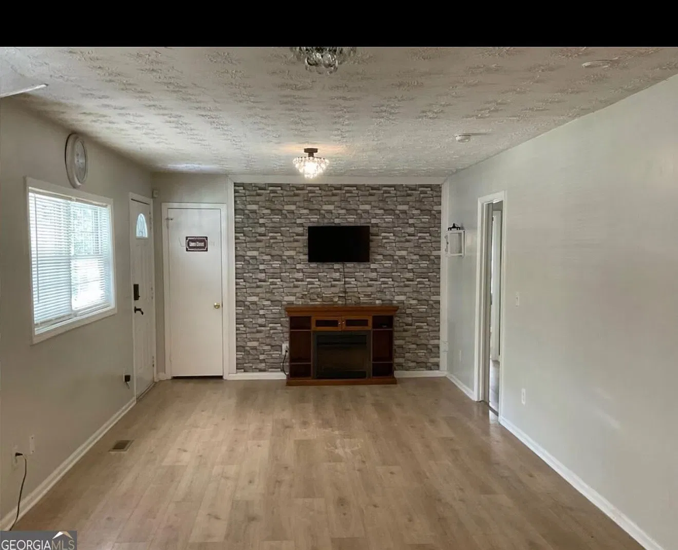 3 bed, 1294 sqft, $2,150 — Photo 3