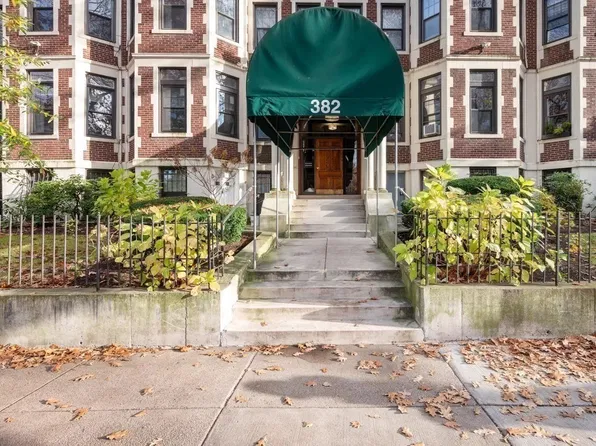 382 Riverway APT 2, Boston, MA 02115