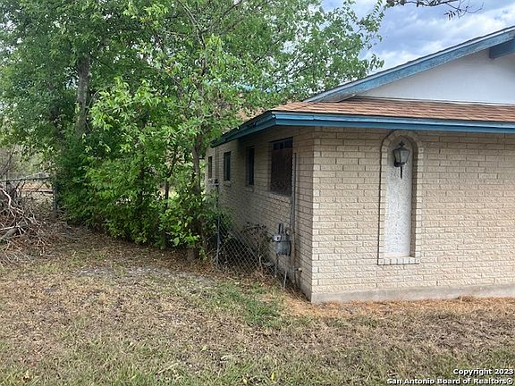 3rd image of 551 SENISA DR