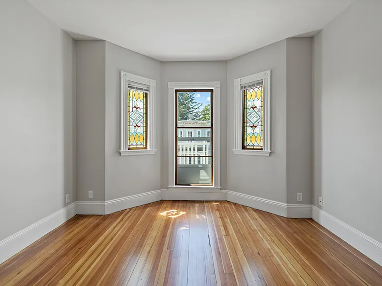 19 Taft St #1 — Photo 3
