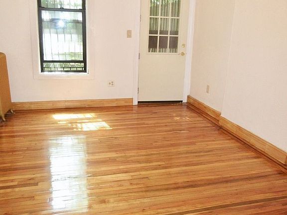 3rd image of 516 Sterling Pl #B