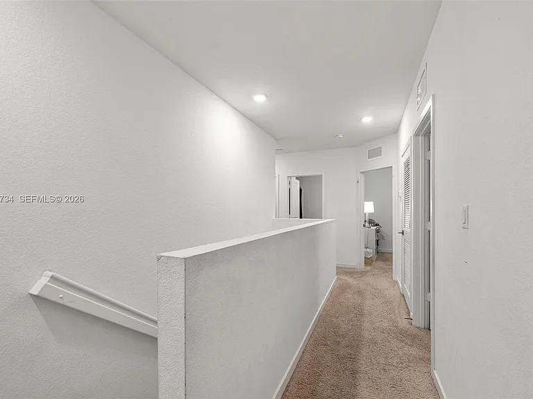525 NE 6th Pl — Photo 16
