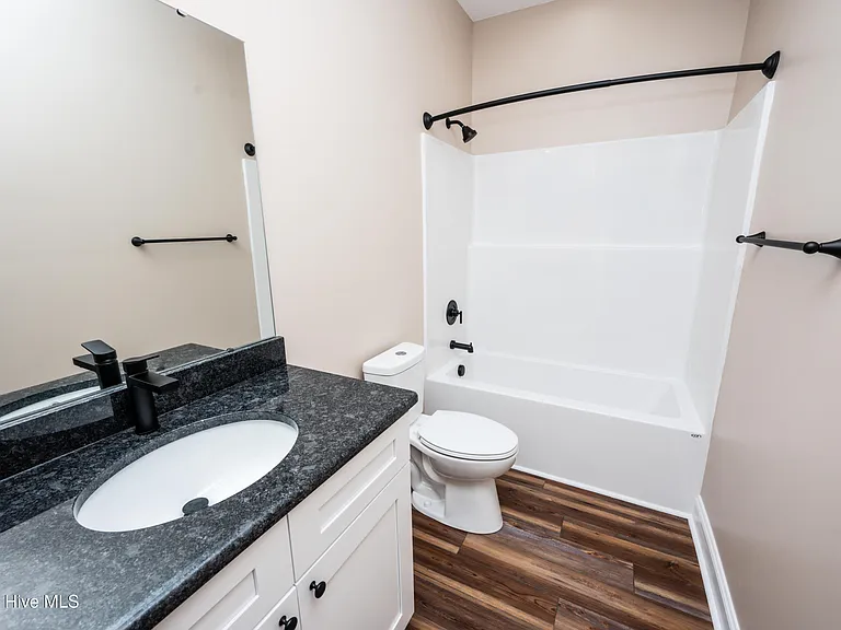 138 Macdonald Blvd — Photo 10