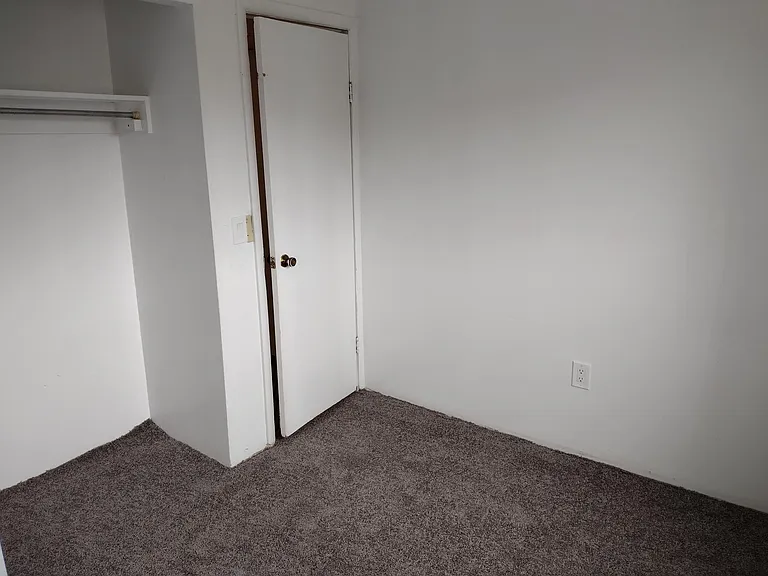 148 Rosalyn Ct #201B — Photo 10