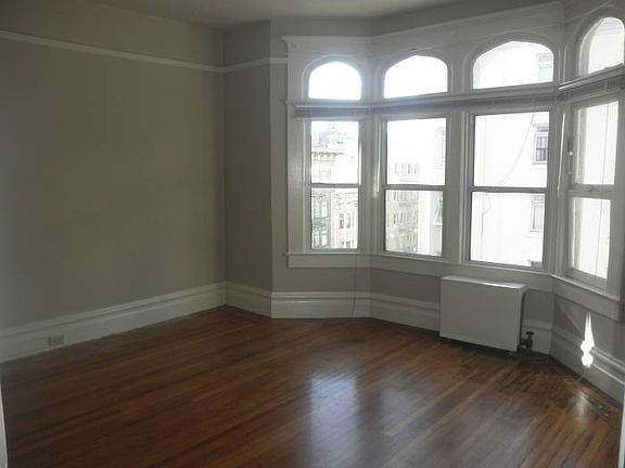 Living room or 2nd bd