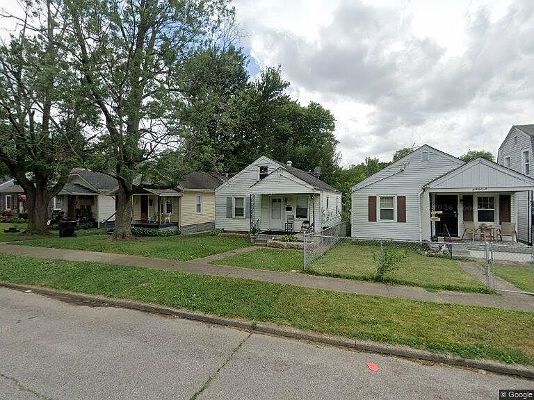 1st image of 4360 1/2 Lonsdale Ave