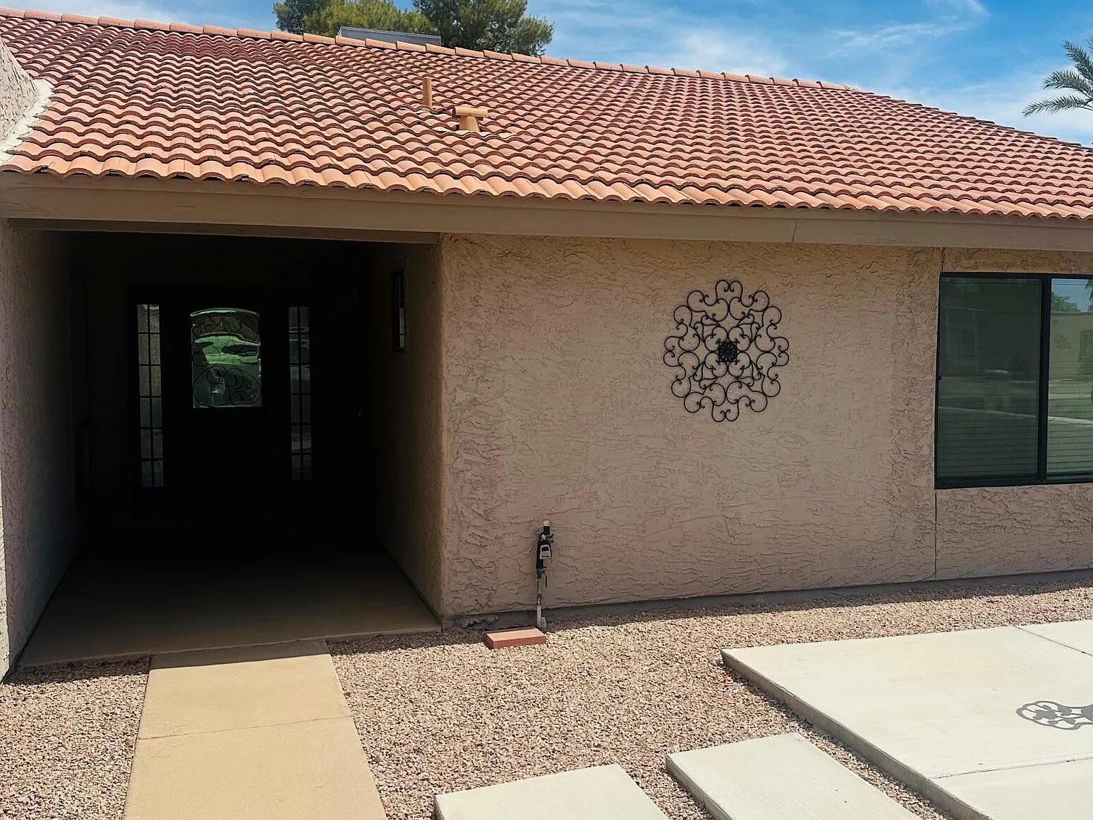 3 bed, 2.0 bath, 1649 sqft, $2,500 — Photo 2