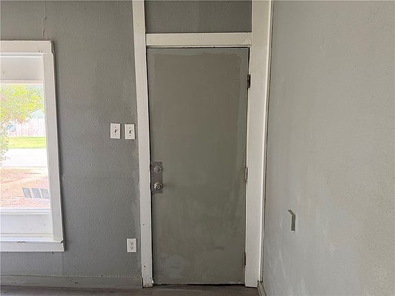 3rd image of 806 Henderson St