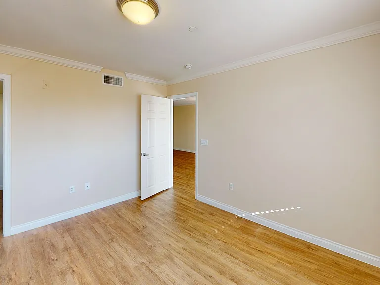 VNT - The Village Apartments — Photo 7